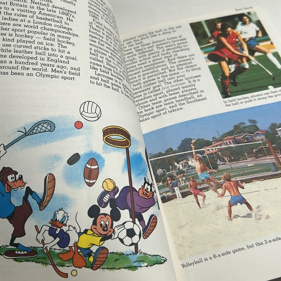 4/$20 Vintage Walt Disney's Sports Encyclopedia Sport Goofy Paperback Book - Picture 7 of 15